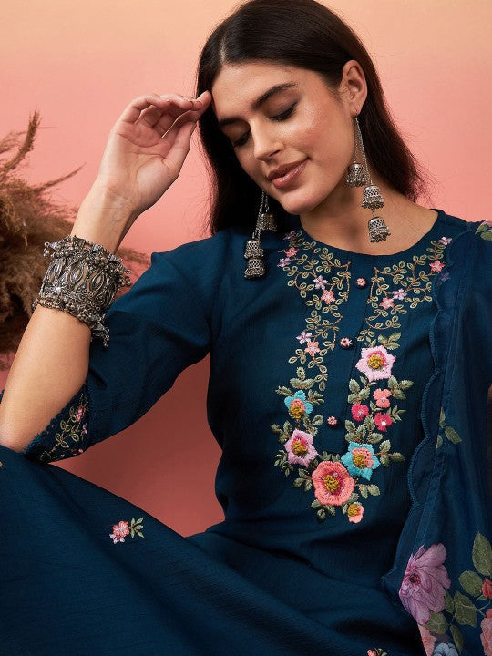 Women ethnic dress kurta set with attatched dupatta